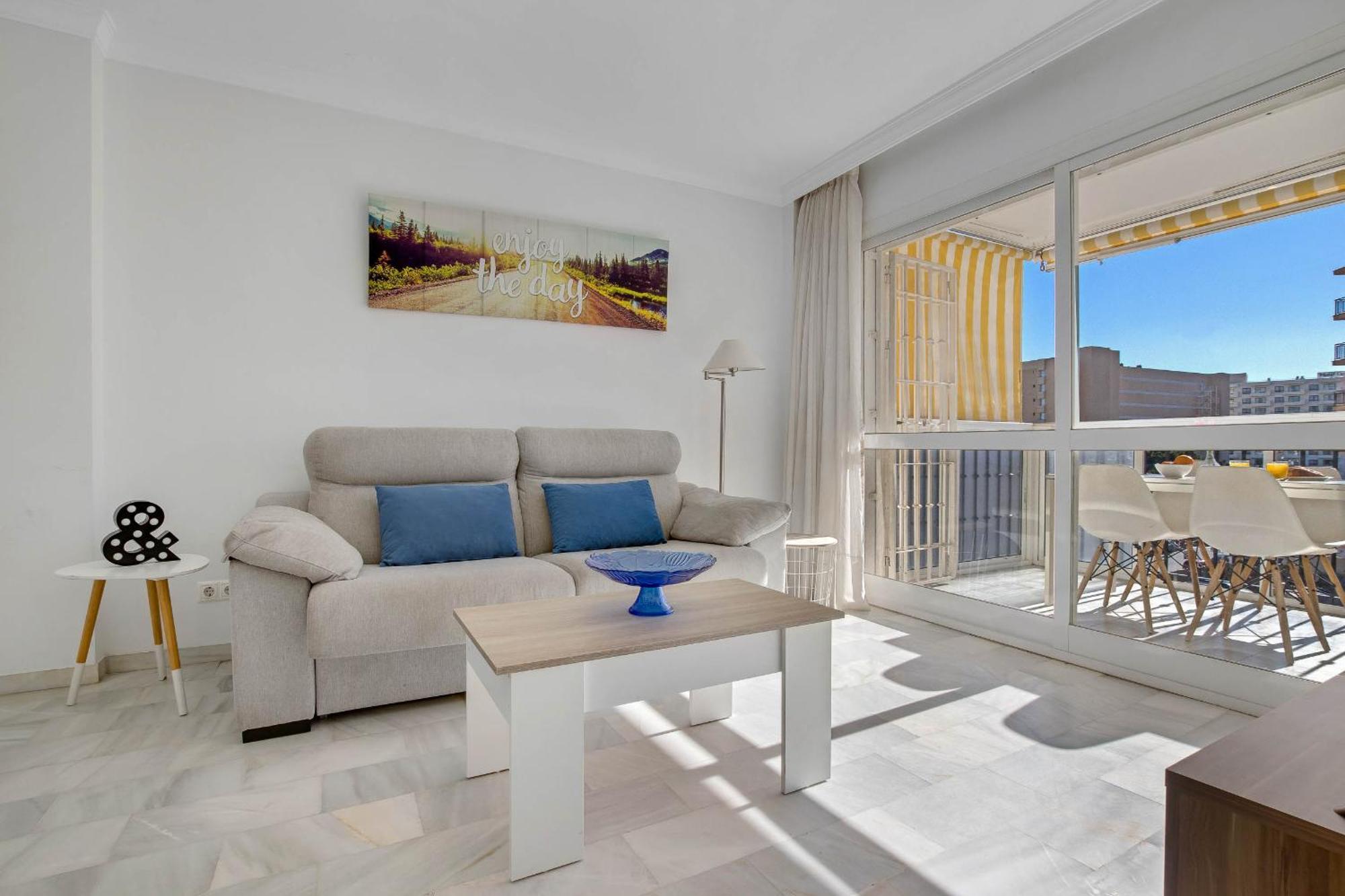 Erisa 68 By Ivi Real Estate Apartment ตอร์เรโมลิโนส ภายนอก รูปภาพ